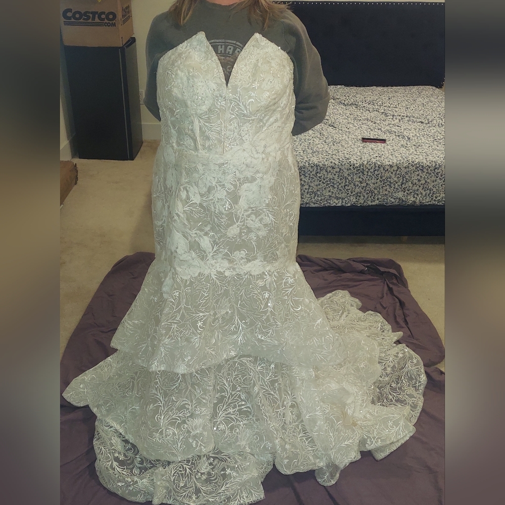 Elegant White Lace Wedding Dress